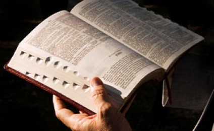 XÔ, SATANÁS Assédio religioso inconveniente não configura crime de discriminação